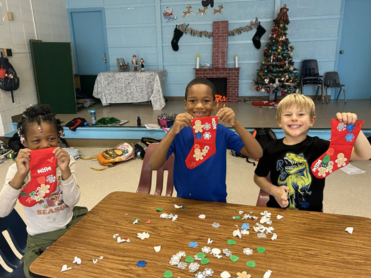 qz-122_holiday-party-2-web afterschool program at oakwood-windsor elementary