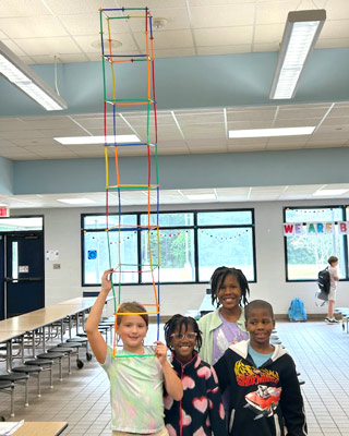 kids building STEAM activity together at the quest zone afterschool program in aiken elementary